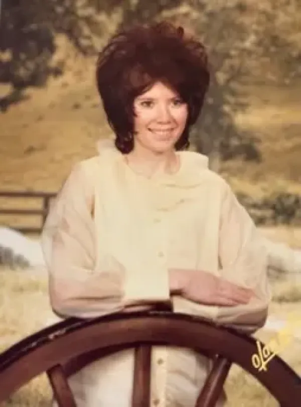 images/PHOTOS/julie%20klinginsmith.webp#joomlaImage://local-images/PHOTOS/julie klinginsmith.webp?width=254&height=343