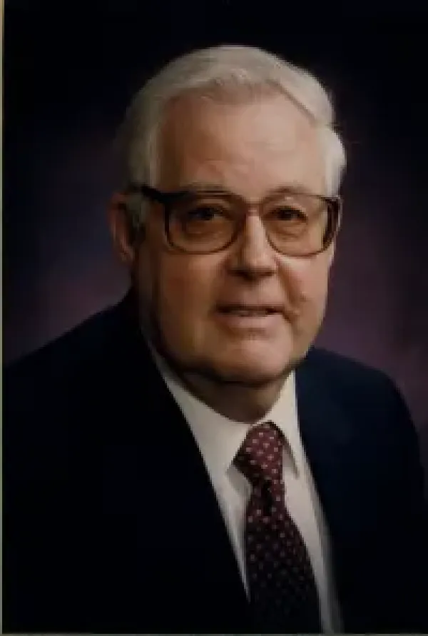 images/PHOTOS/dale%20george%20lee.webp#joomlaImage://local-images/PHOTOS/dale george lee.webp?width=200&height=297