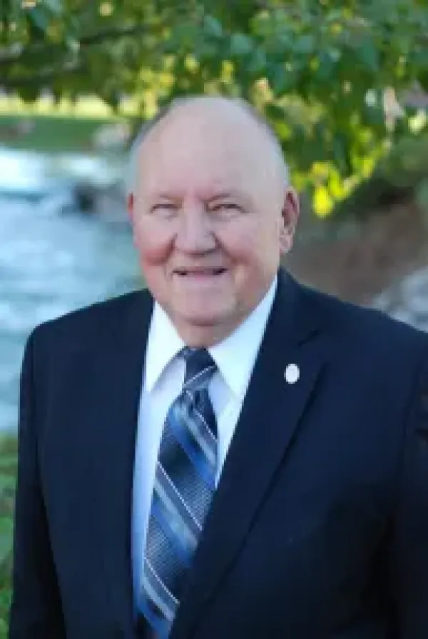 images/PHOTOS/vernal%20reece.webp#joomlaImage://local-images/PHOTOS/vernal reece.webp?width=193&height=288