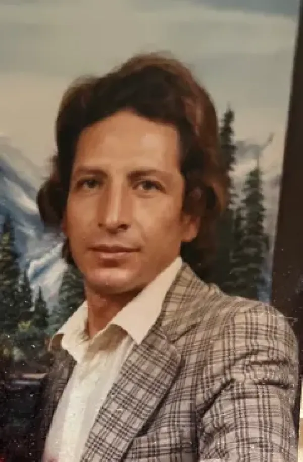 images/PHOTOS/eduardo%20mendieta.webp#joomlaImage://local-images/PHOTOS/eduardo mendieta.webp?width=241&height=367